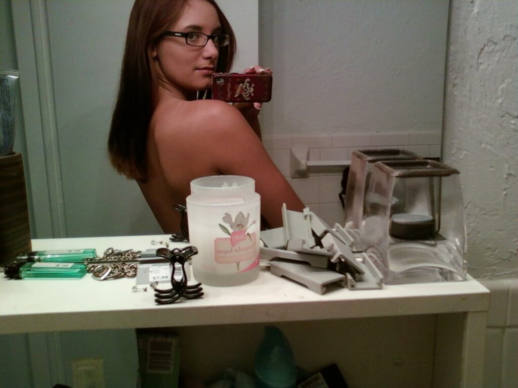 Sex and Seduction: Why Women Take Selfies and Send Them to Men